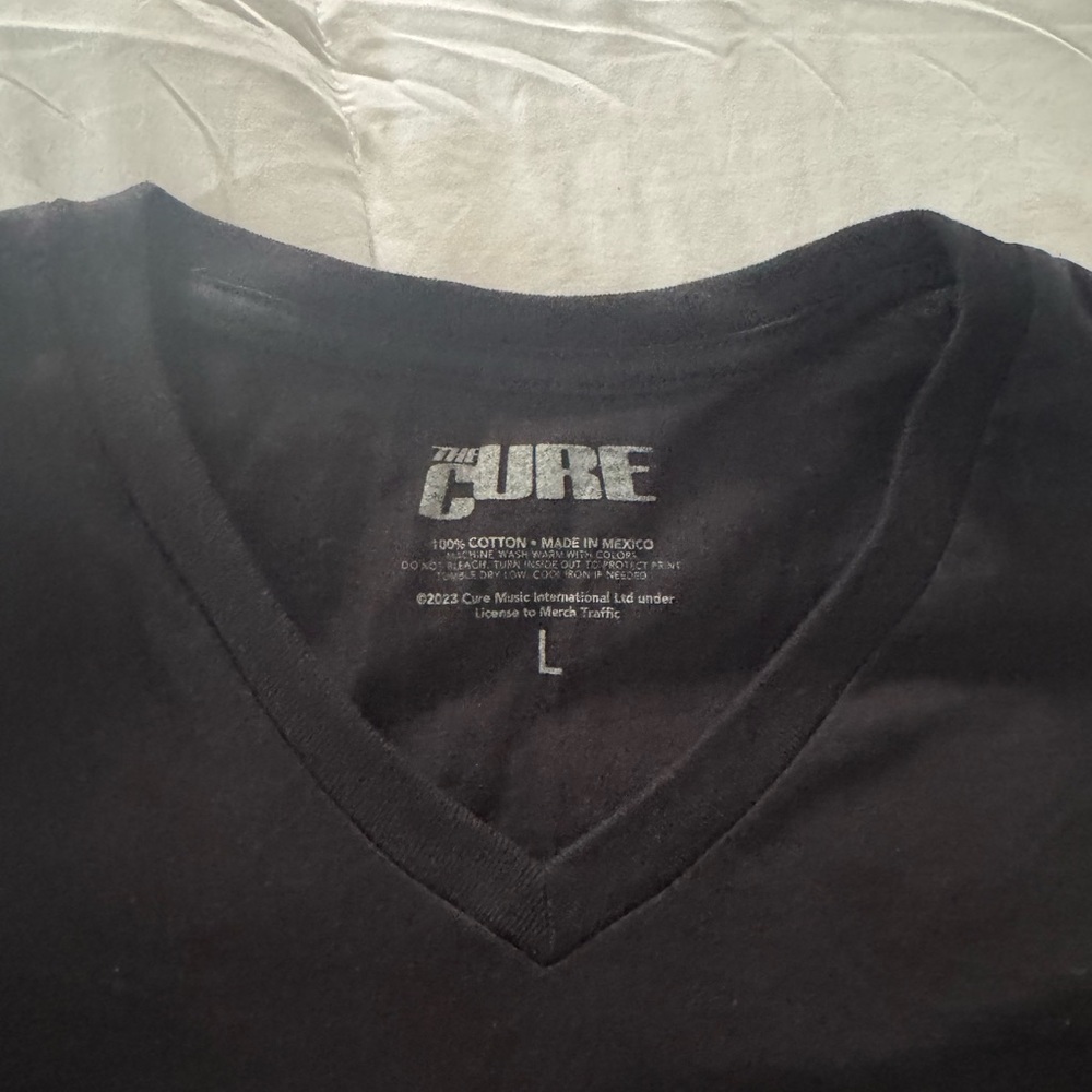 Black Official The Cure V Neck Tour 23 Black T-Shirt. Never worn. Mint condition - Picture 2 of 3